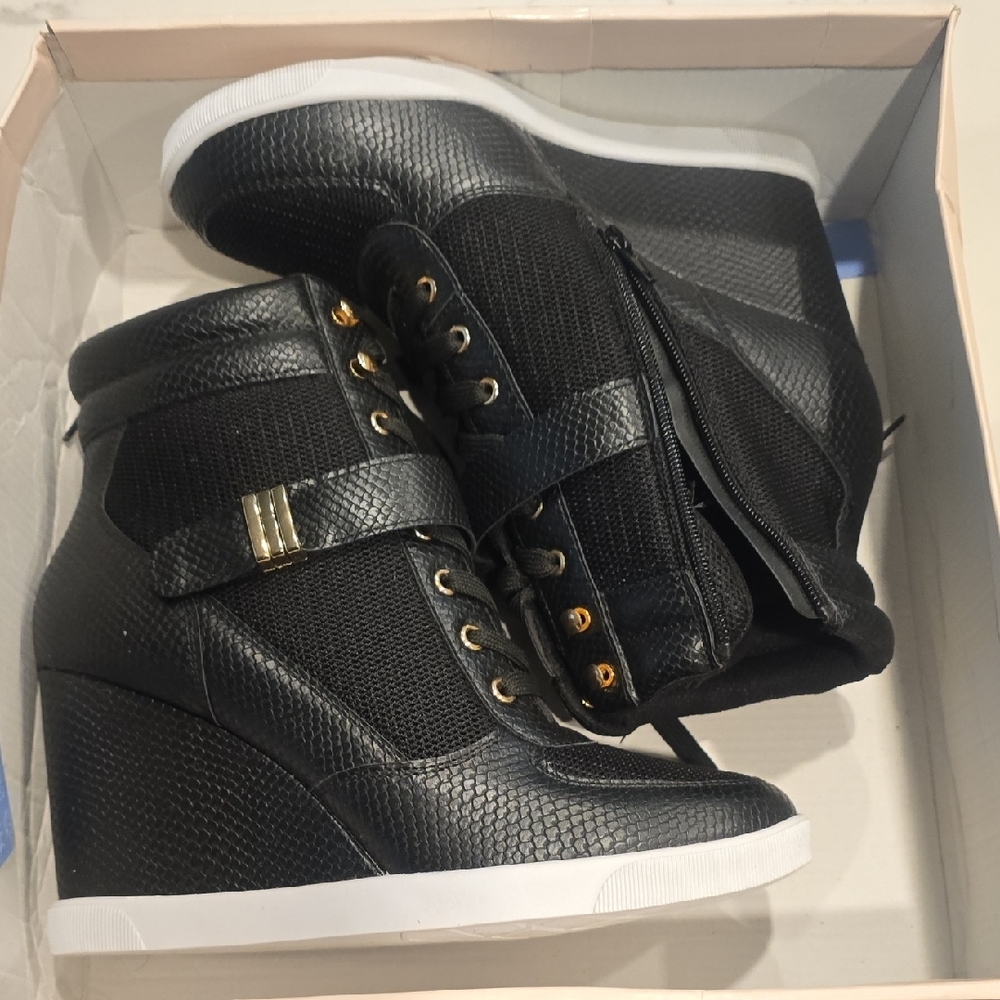 Justfab Size 10 Black High-Top Wedge Sneakers